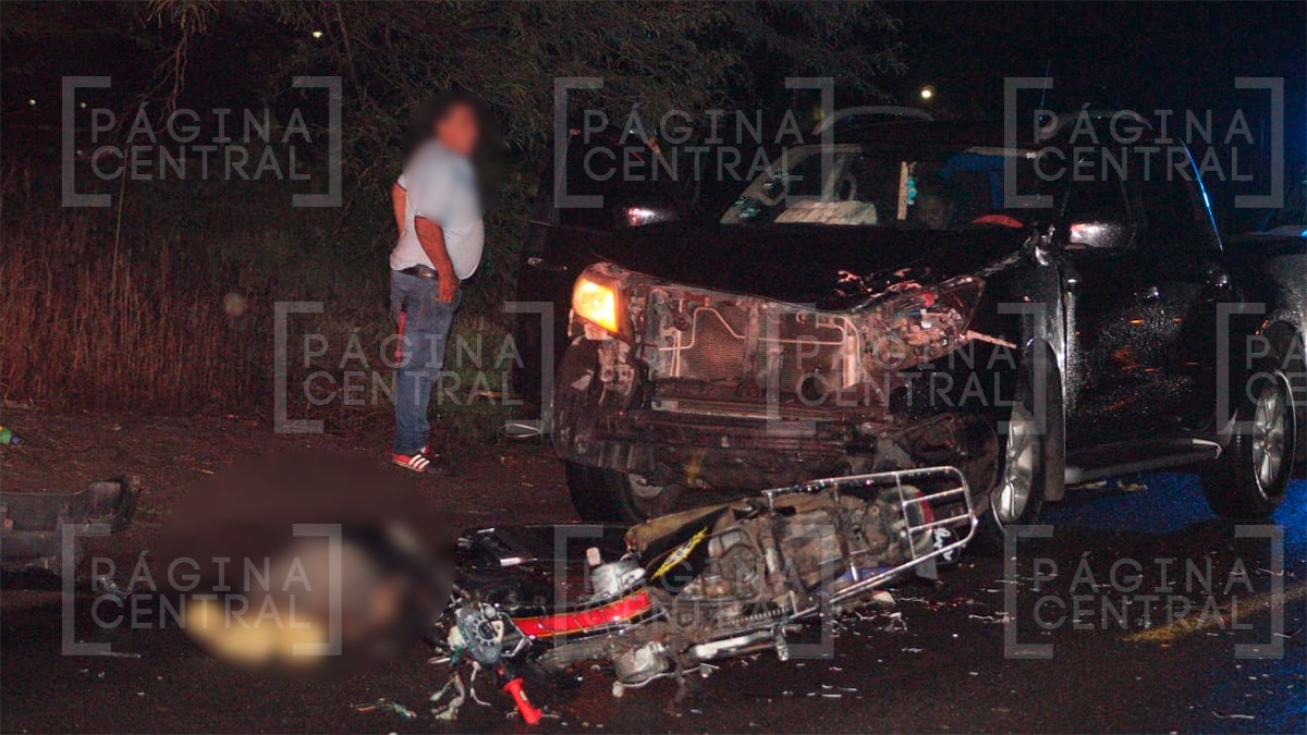 Motociclista fallece tras chocar con camioneta; lluvia podría haber causado el accidente