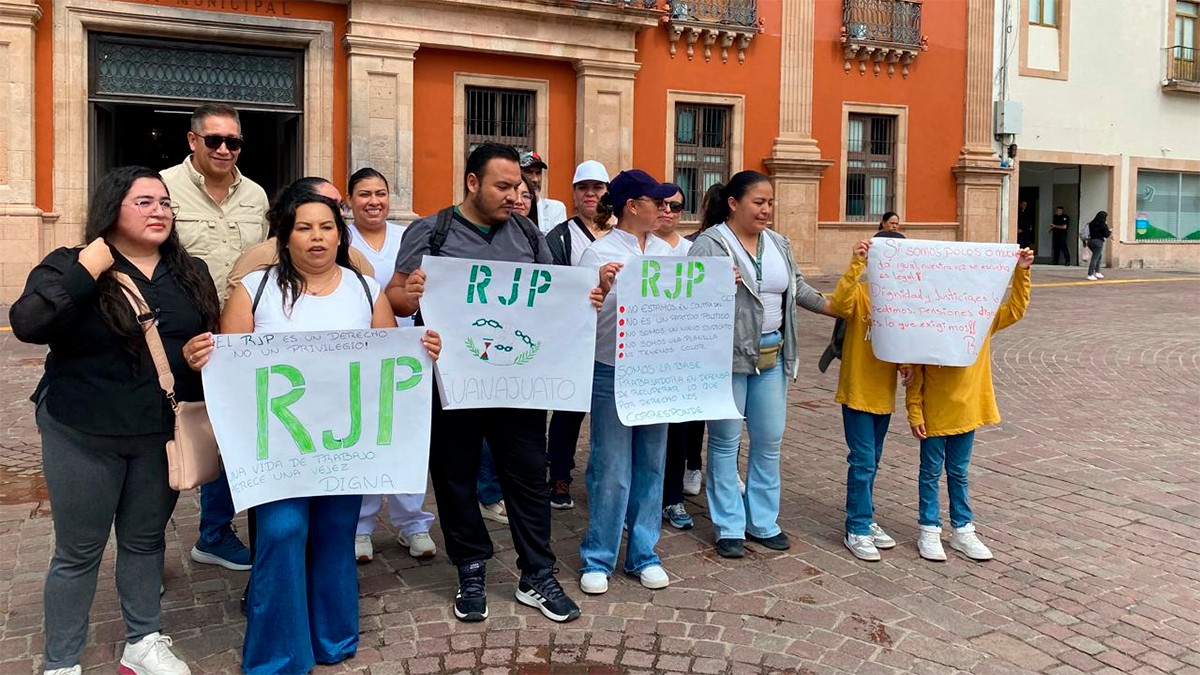 Trabajadores del IMSS en León exigen regreso al régimen de jubilaciones y pensiones