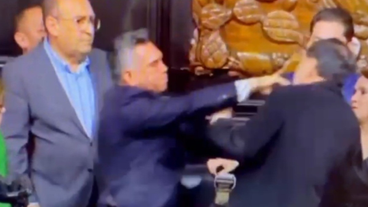 Agrede Alito a Noroña y se desata zafarrancho 