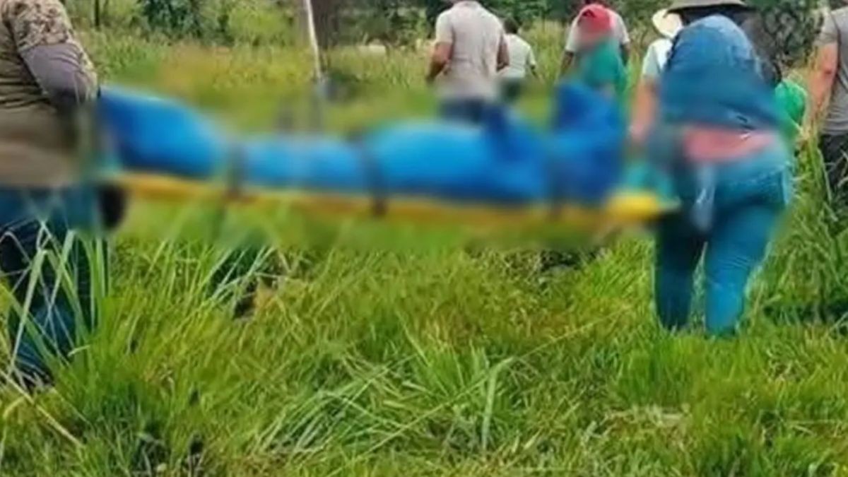 Murió con su mochila nueva en la espalda: Rayo mata a niño y su tío; compraban útiles 