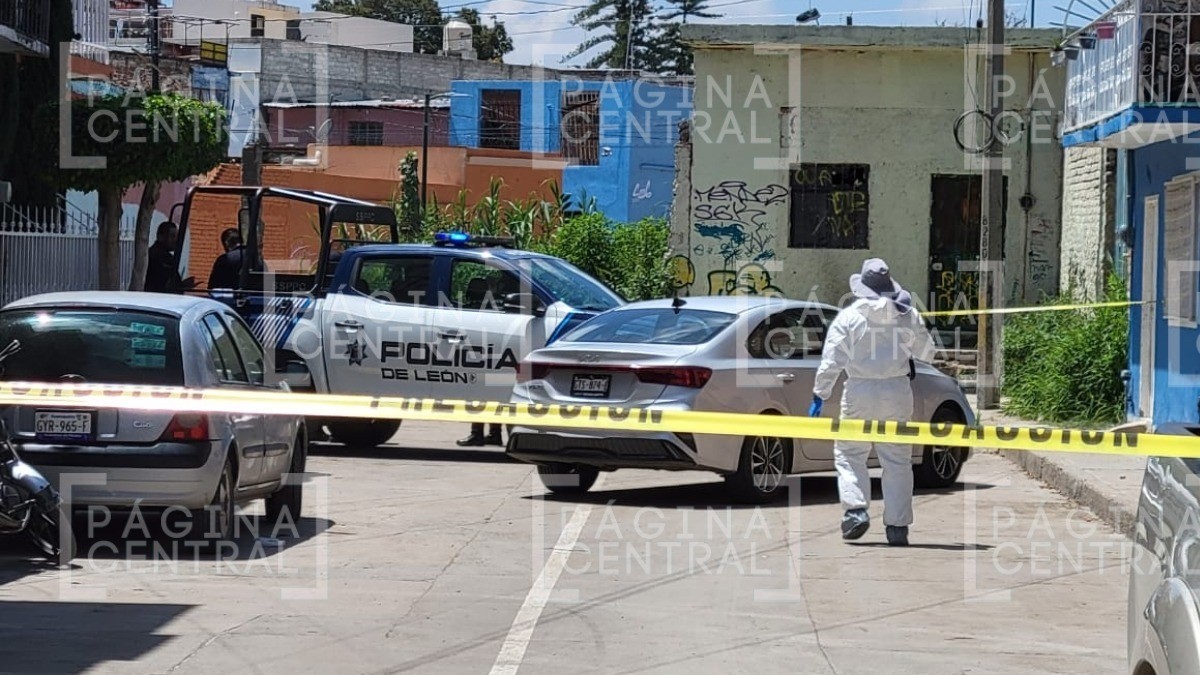 Vecinos iban caminando y de pronto vieron ¡una mandíbula y una pelvis en plena calle!
