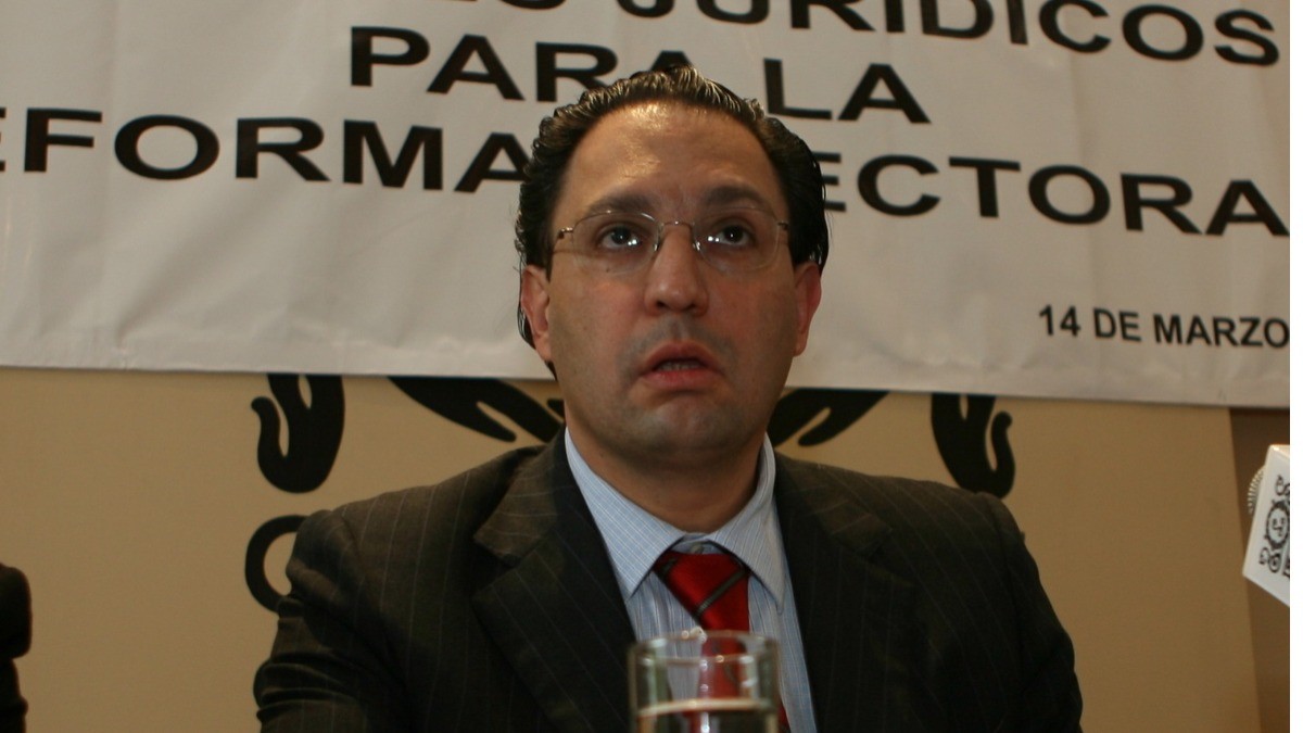 Va FGR contra 'cerebro' de Estafa Maestra