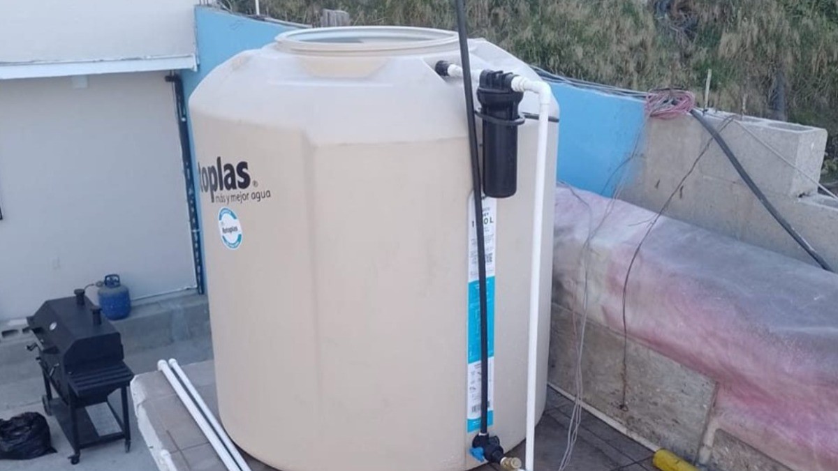 ¡Ten cuidado! SAPAL advierte que si haces esto para llevar agua al tinaco te multará