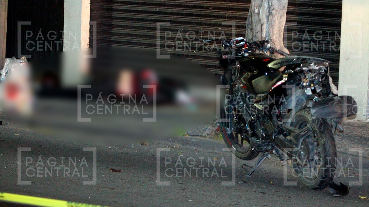 Motociclista intenta ganarle el paso a camión recolector de basura y muere atropellado