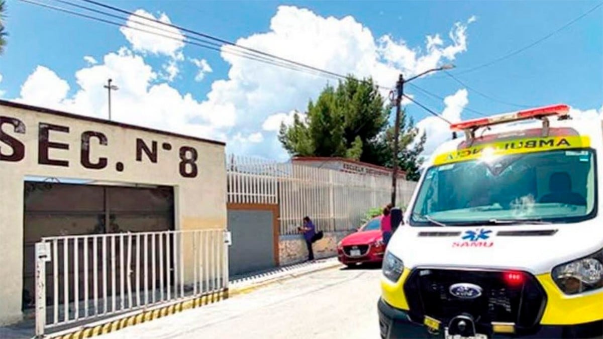 Exalumno de secundaria golpea con manopla al subdirector en la escuela