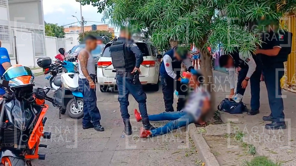 Lo golpearon y le amarraron las manos, lo acusaron de meterse a robar a casas y negocios