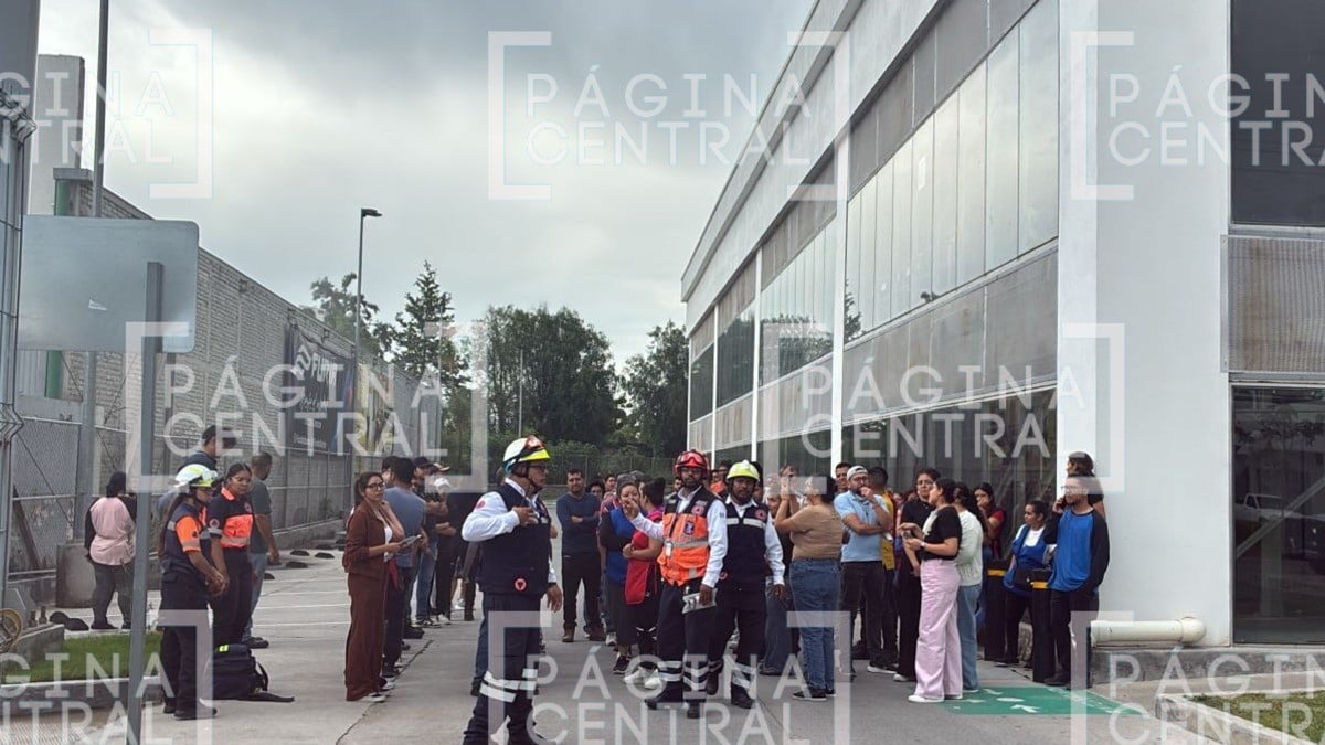 ¡Fuego, fuego! Se incendia fábrica de calzado y desalojan a 80 personas