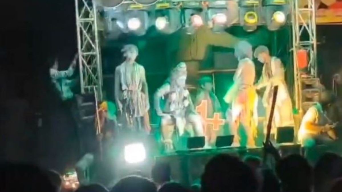 VIDEO Recibió descarga eléctrica: Muere actor en plena presentación 