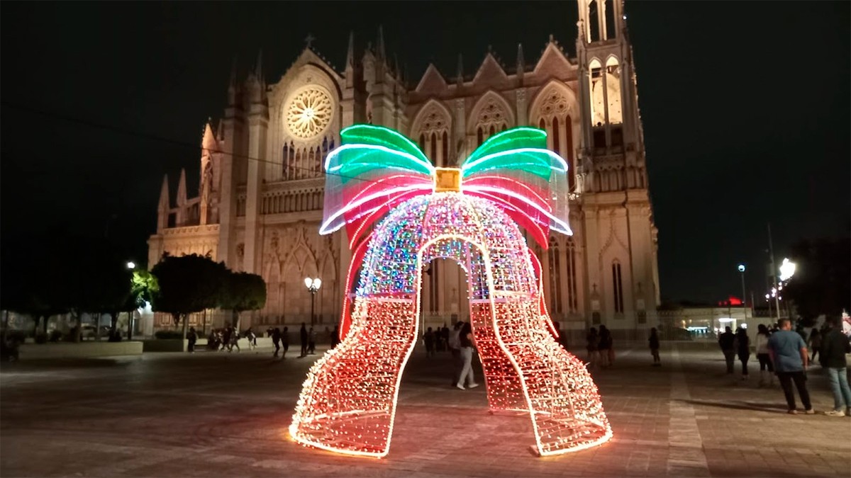 Así luce León en septiembre: calles, plazas y bulevares se transforman con adornos patrios