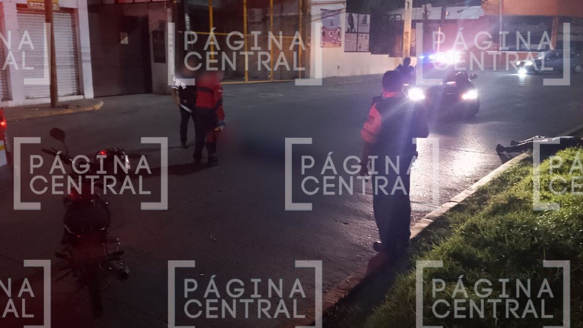 Era un vehículo ‘fantasma’: Motociclistas son embestidos por auto y conductor escapa