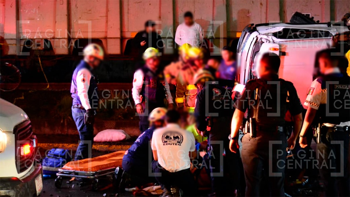 Tren impacta contra camión de carga y lo vuelca, reportan dos personas lesionadas