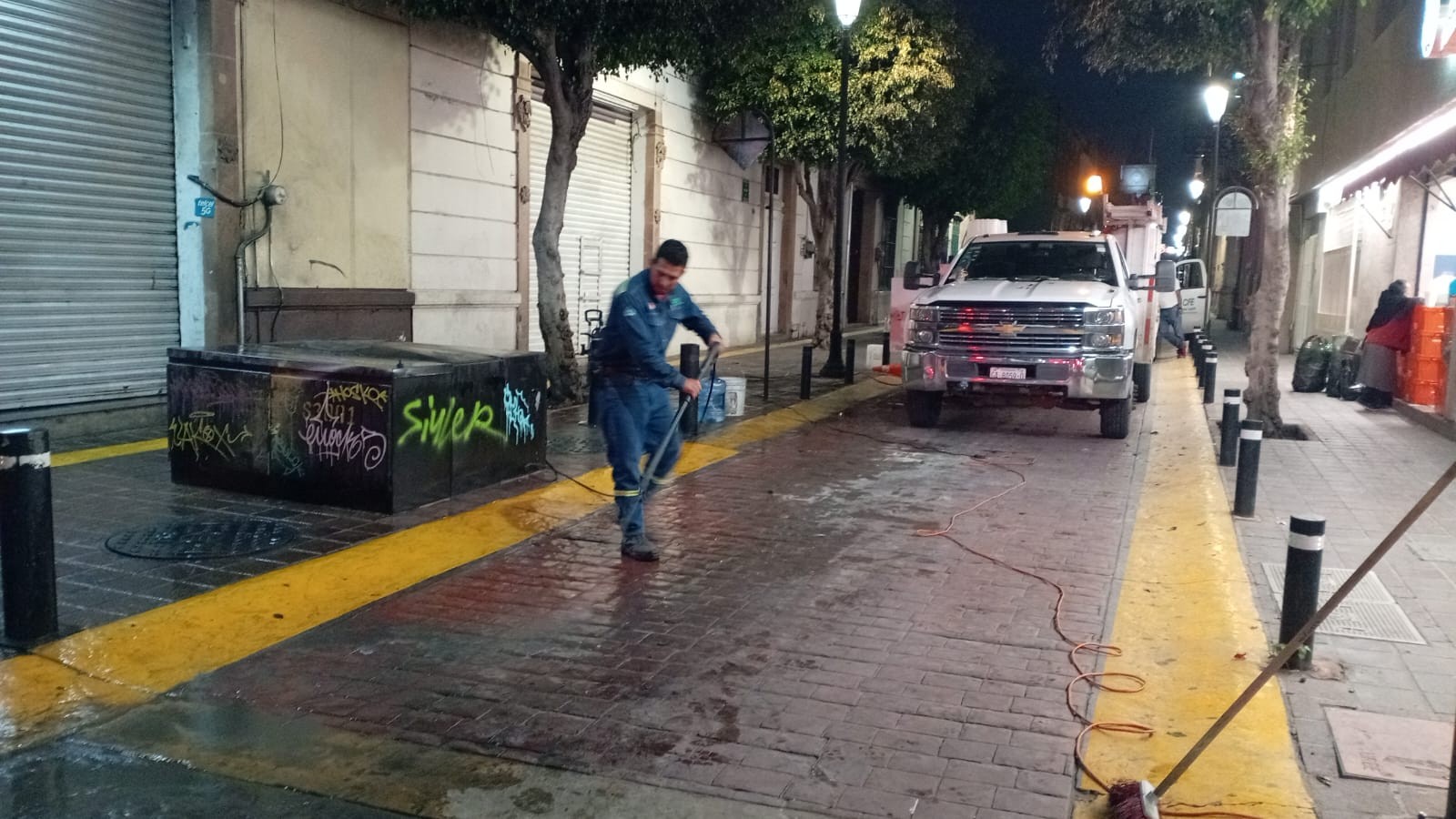 Habrá más cortes de luz y cierre de calles: Realizan mantenimiento tras explosión en León