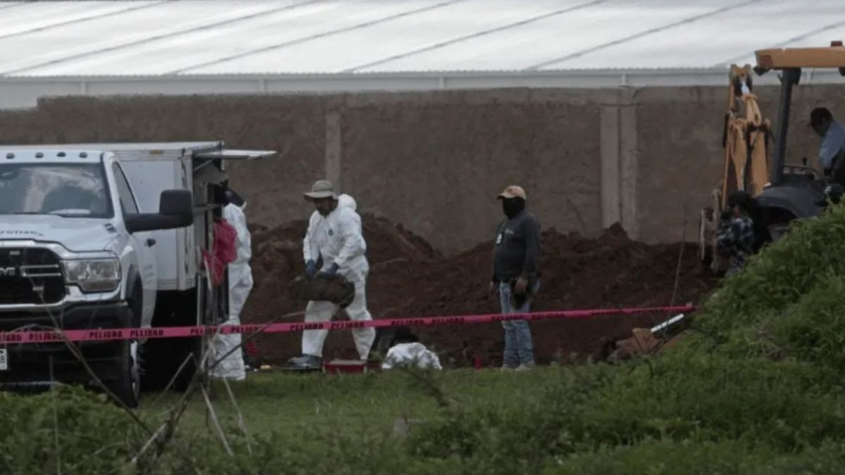 Suman 253 bolsas: Colectivo sigue encontrando restos humanos en fosa clandestina 