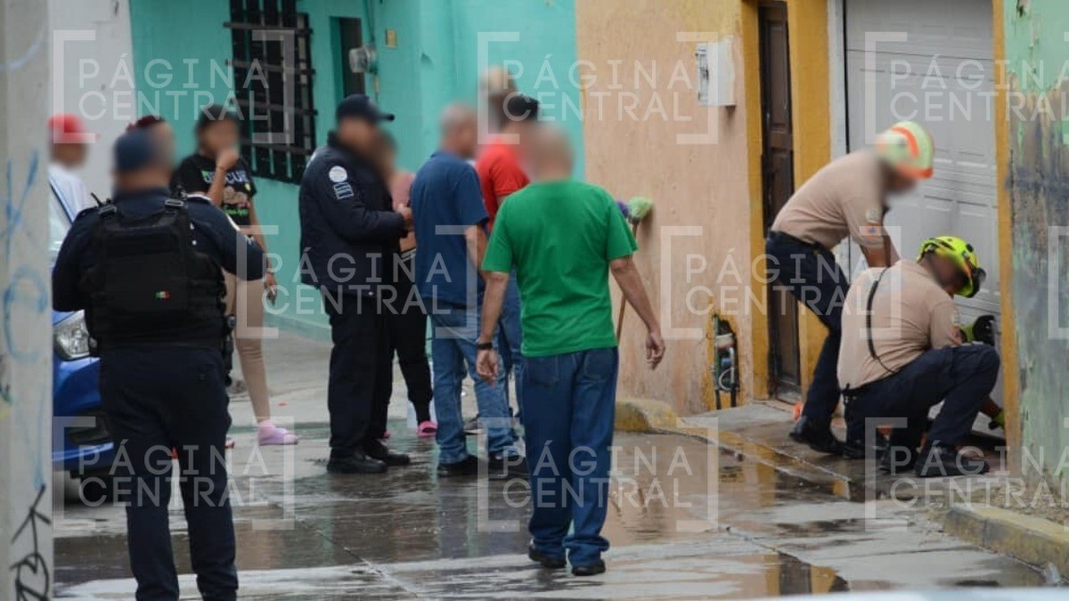Rellenaban un refrigerador con gas cuando explotó, hay dos heridos en la Obrera