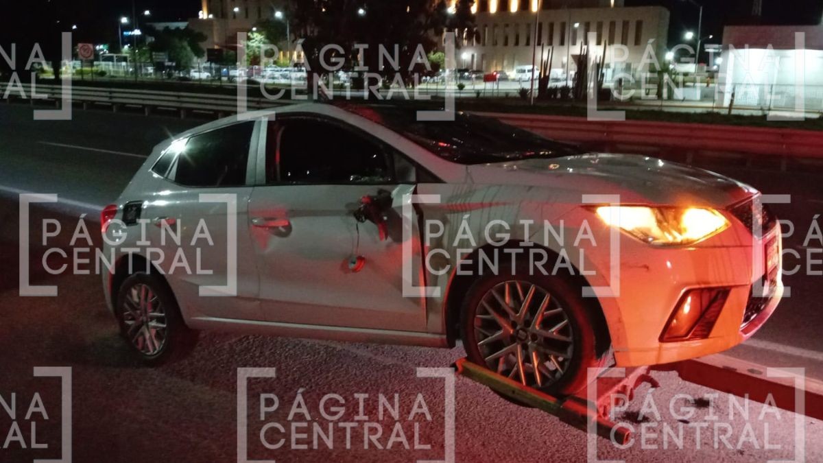 VIDEO ¡Carambola! Varios vehículos terminan destruidos tras fuerte accidente en León 