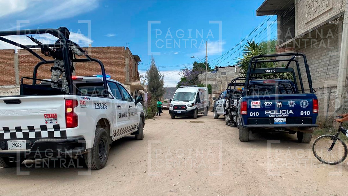 Luz resulta baleada en un ataque armado; los responsables iban en auto gris