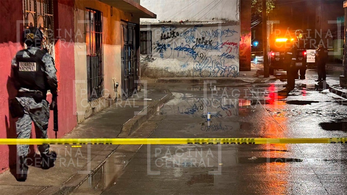 Lo sorprenden grafiteando y le disparan; herido pide ayuda en casa cercana