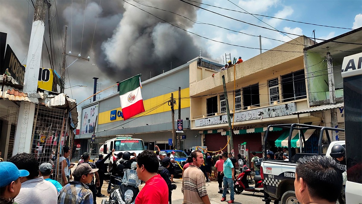 Protegió a su bebé en incendio de tienda departamental; murió horas después en el hospital