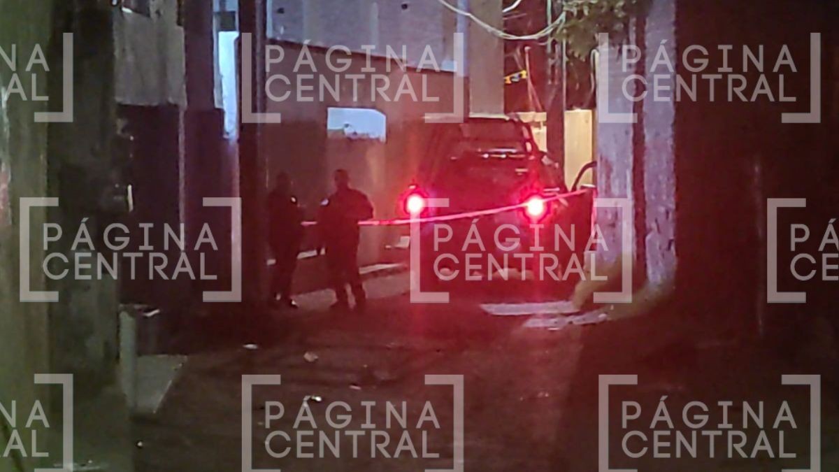 VIDEO ‘Lluvia’ de balas: Sicarios asesinan a joven y lesionan a dos más