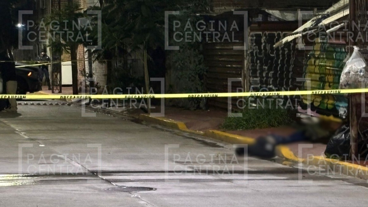 ¡A balazos! Leoneses salen de sus casas y se encuentran a un hombre muerto en la banqueta