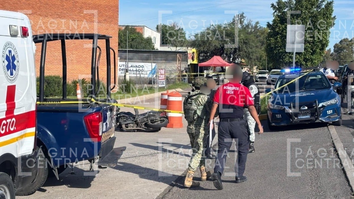 Jóvenes iban en su moto en Insurgentes y de pronto comenzaron a balearlos, uno murió