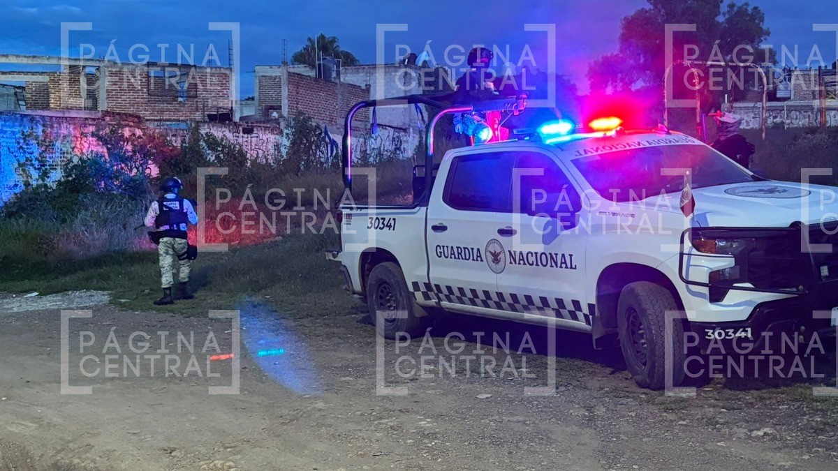 Atacan a balazos a hombre al llegar a su casa con su esposa; está grave