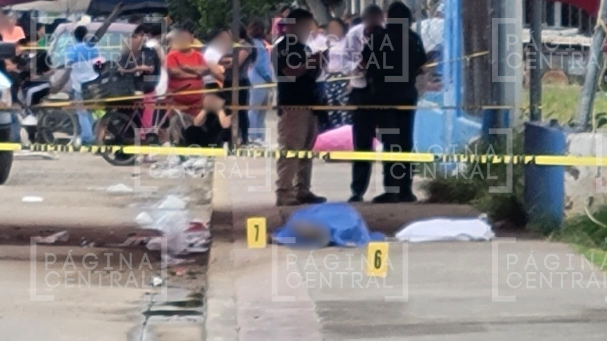 ¡Balazos! Ante los ojos de clientes y tianguistas, balean a dos hombres y muere Ulises