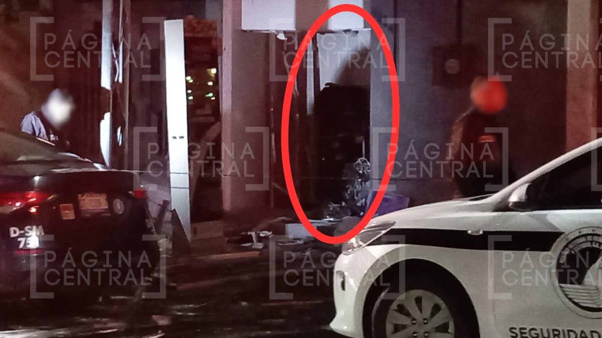 ¡Explosivo en cajero! Ladrones destrozan cajero, los vidrios volaron hasta la otra acera