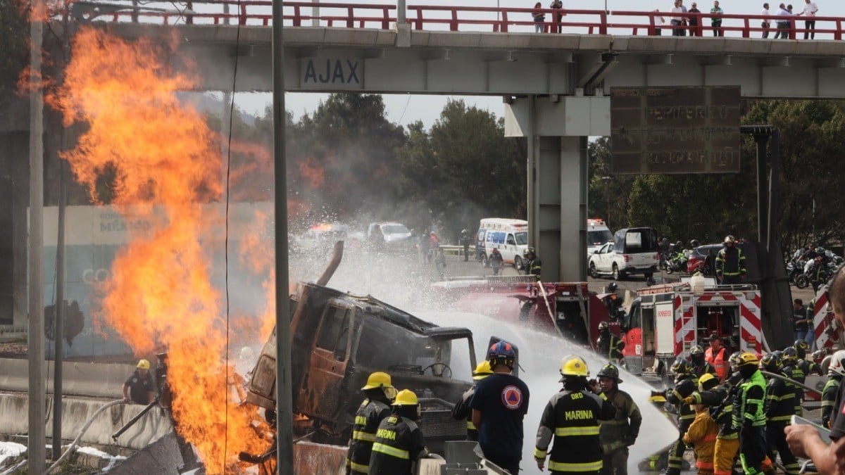 Suman 19 fallecidos por explosión de pipa en Iztapalapa 