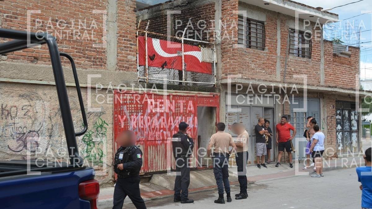¡Niños jugaban con pirotecnia! Vecinos apagan incendio en una vivienda de León
