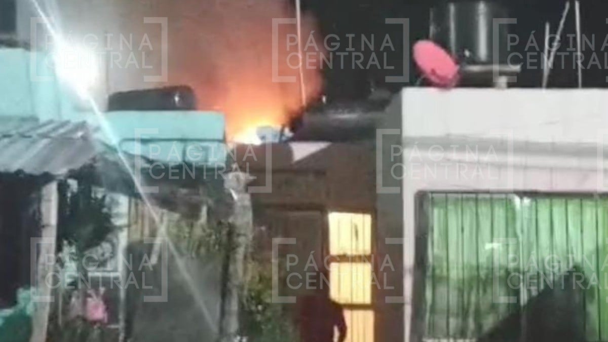 ¡Fuego! Arde casa antes de los festejos del Grito, pierden aparatos y se daña construcción