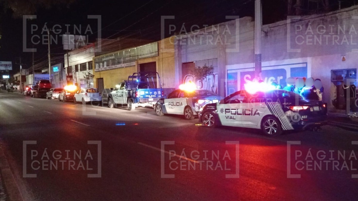 Choque de camioneta contra agentes desata persecución y al huir impacta a otros dos autos