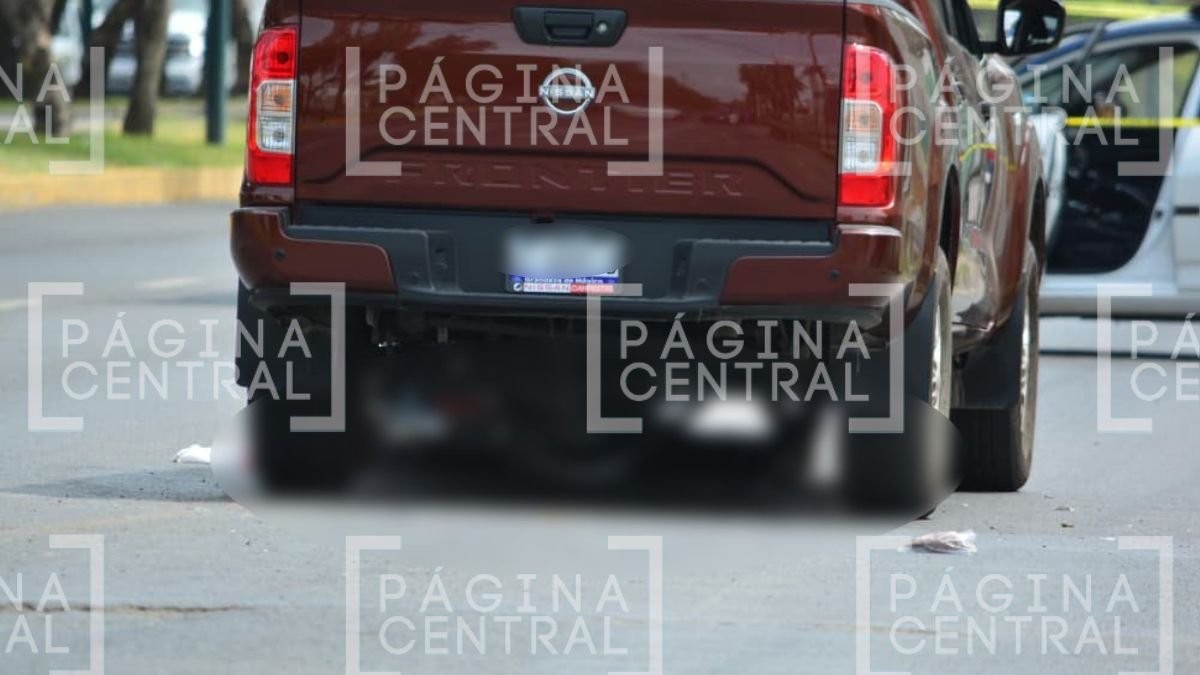 VIDEO Iba en su bici: Abuelito es arrollado por camioneta y muere entre las llantas 