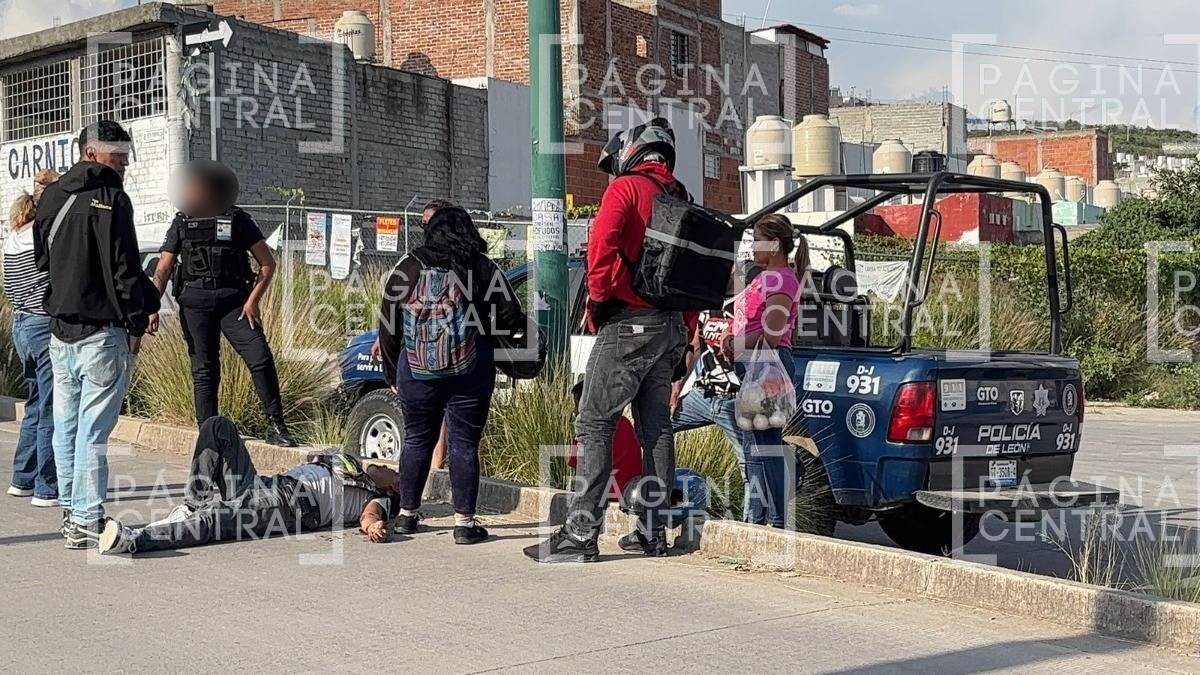 Padre e hijo se accidentan en moto al esquivar un perro que se les atravesó; ¿cómo están?