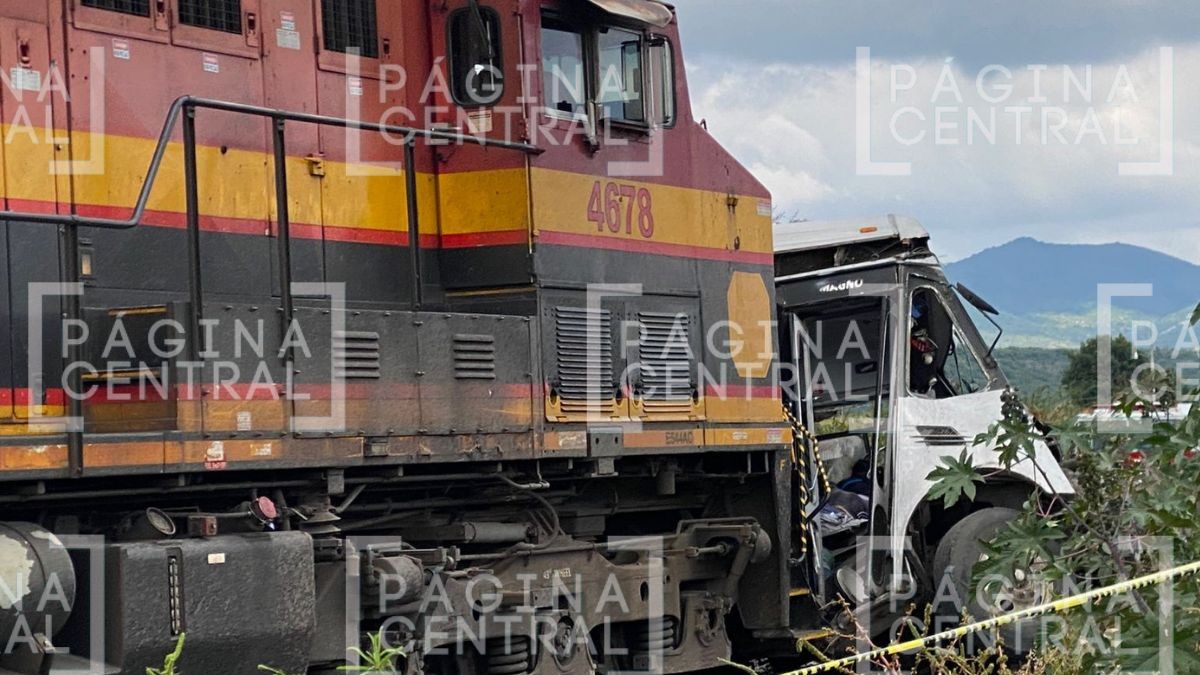 Instruye Gobernadora apoyo a víctimas por choque de tren y autobús, que dejó 5 muertos