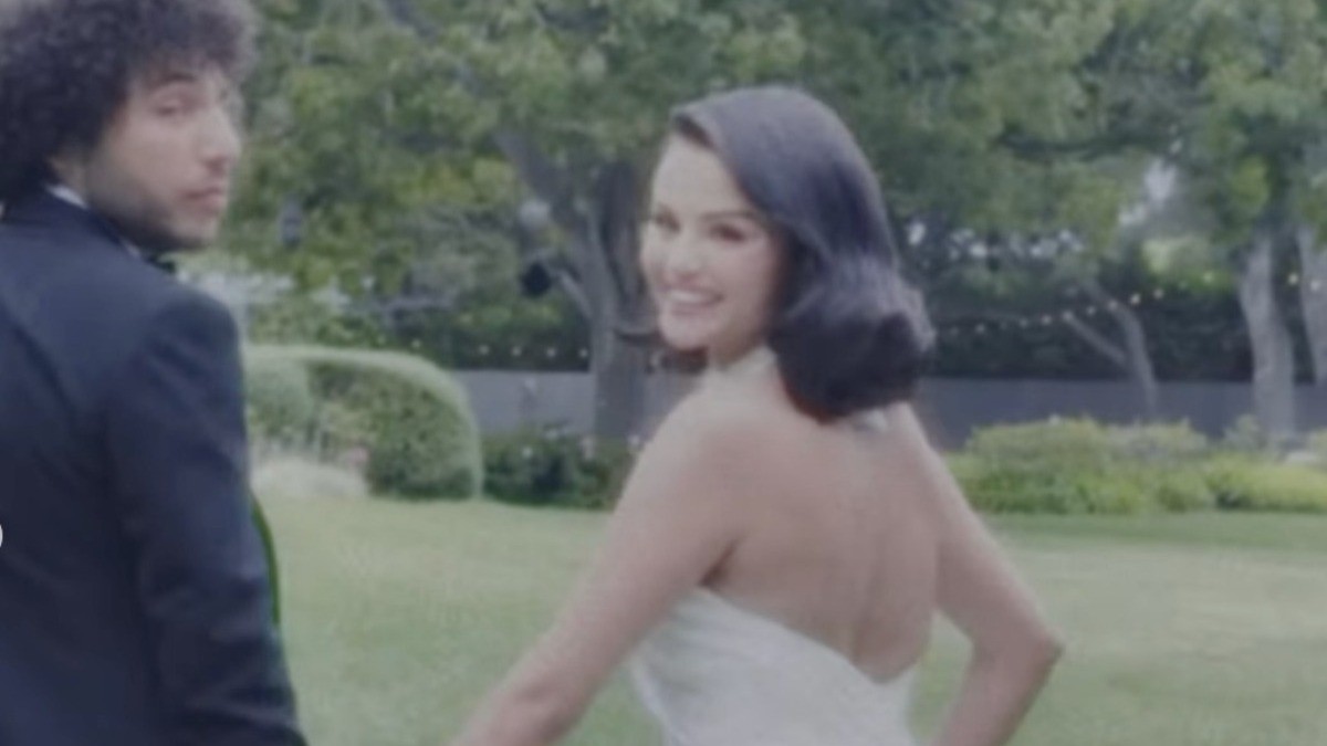 ¡Sí acepto! Vestida de novia, Selena comparte fotos junto a Benny Blanco