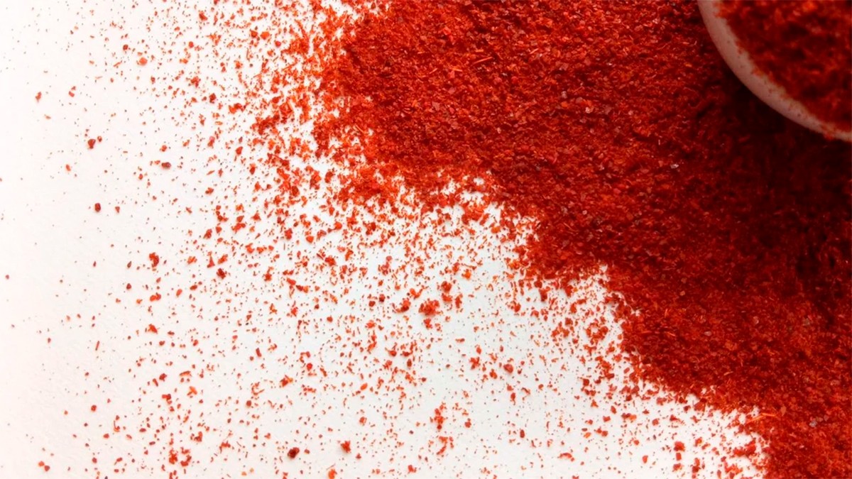 Hombre arroja chile en polvo a los ojos de su hija y luego la asesina para robarle dinero