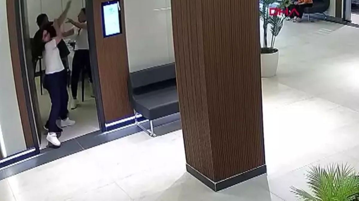 VIDEO Habían terminado: Hombre entra a hospital y mata a su expareja con una escopeta 