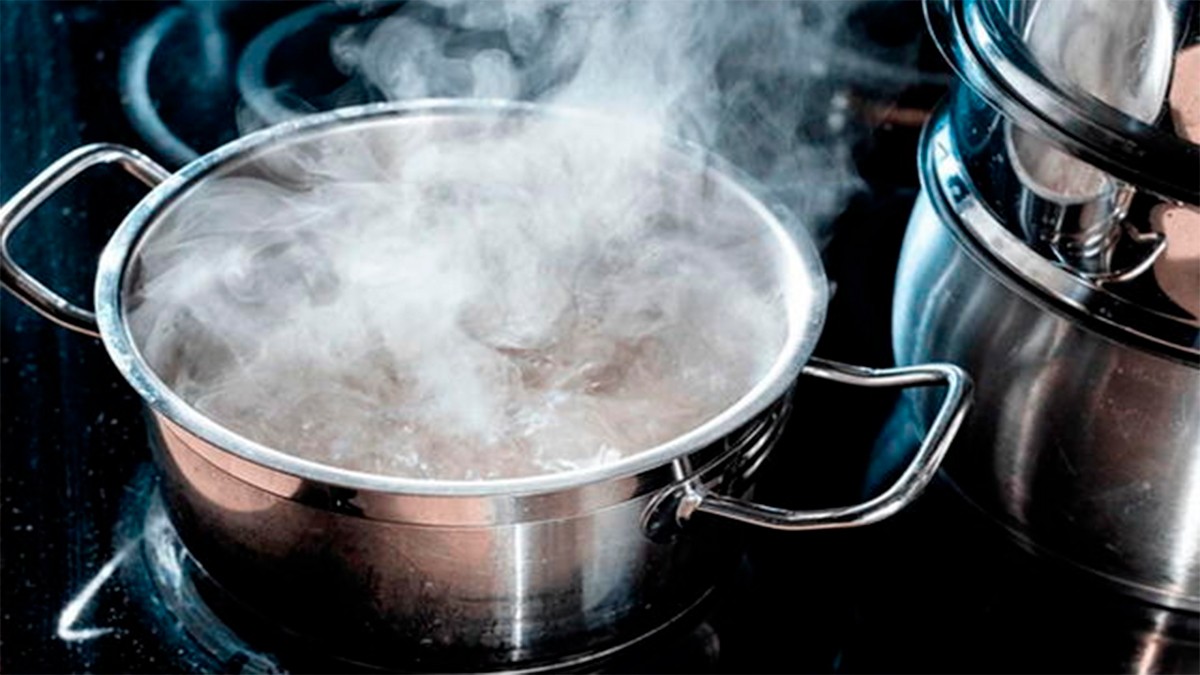 VIDEO ¿Hierves agua de la llave para beber? Experto advierte que no es buena idea