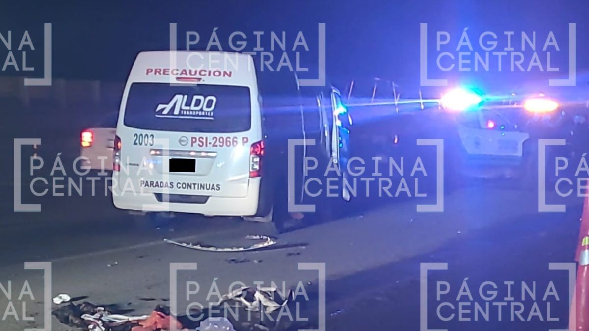 VIDEO Familia quería linchar a chofer: Camioneta arrolla moto; hay dos muertos