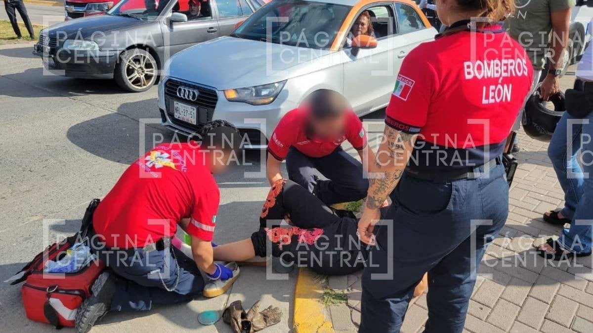 Conductoras chocan en cruce vial; las dos dicen que el semáforo estaba en ámbar