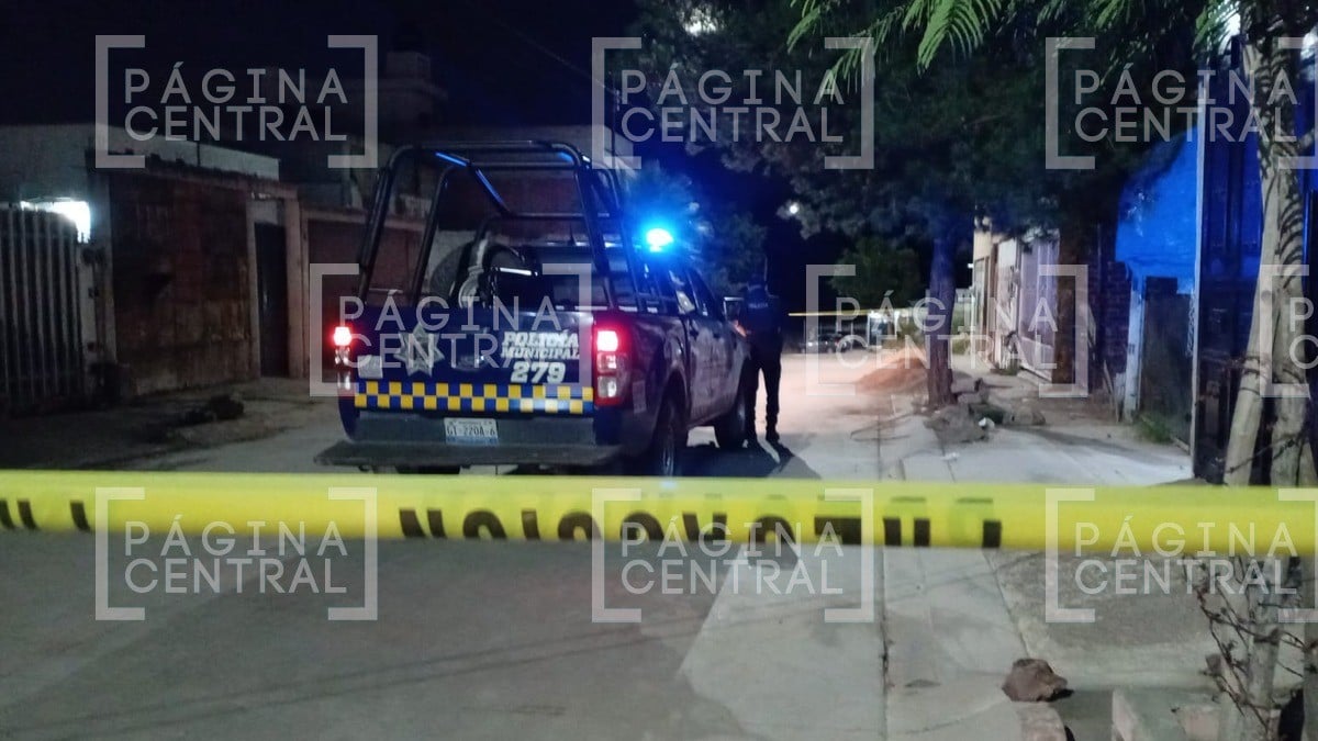 Erick convivía con amigos en la cochera de su casa cuando le dispararon