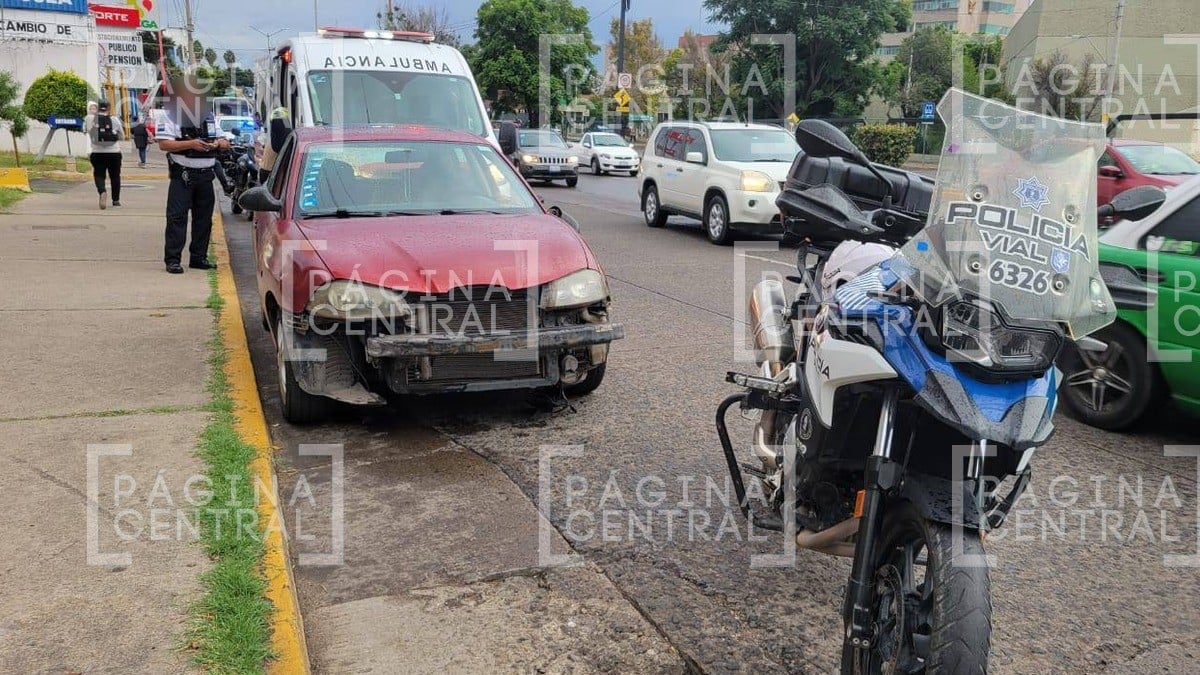 Choque, crisis nerviosa y caos vial, deja accidente en este bulevar de León