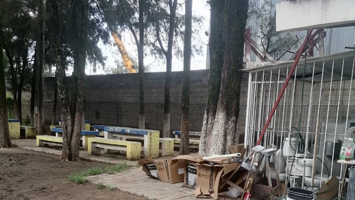 ¡Instalaciones deplorables y bullying! Madres exigen ayuda urgente para esta primaria