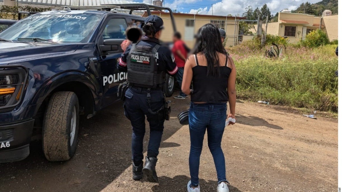 Liberan a mujer y niña de secuestro en tráiler en Edomex