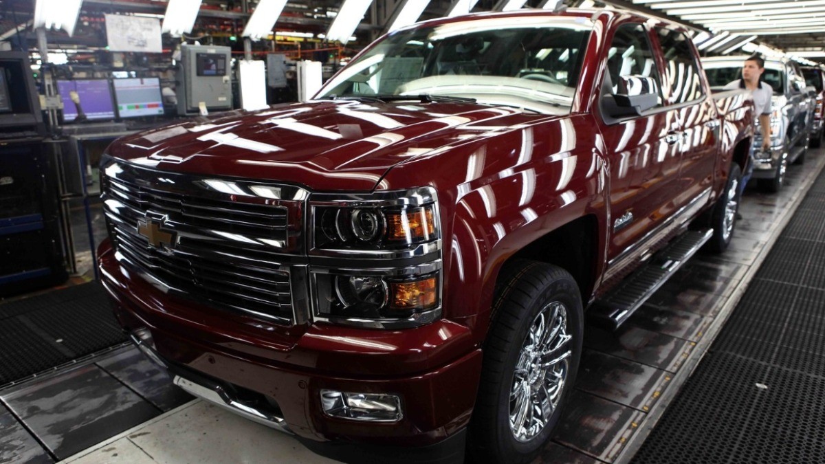 Se hunde 6% producción de autos 