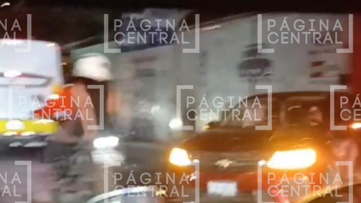 Salió proyectado: Conductor intenta girar hacía la derecha y choca 