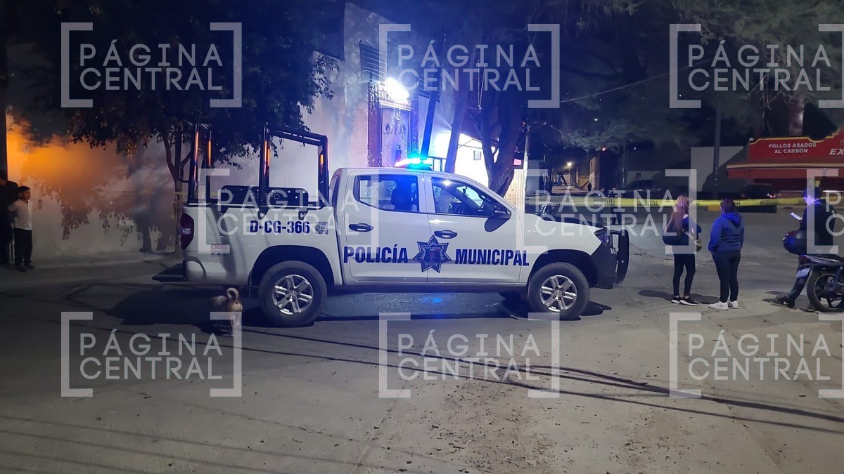 Hombre cenaba en taquería cuando motosicarios entraron y le dieron varios disparos