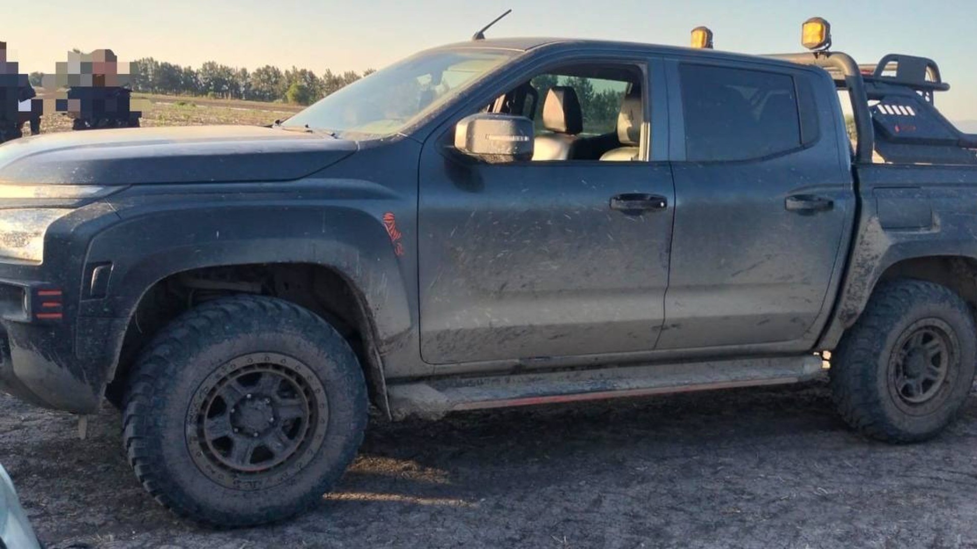 Detienen a César por orinar en la vía pública; ¡traía armas y 100 cartuchos útiles!