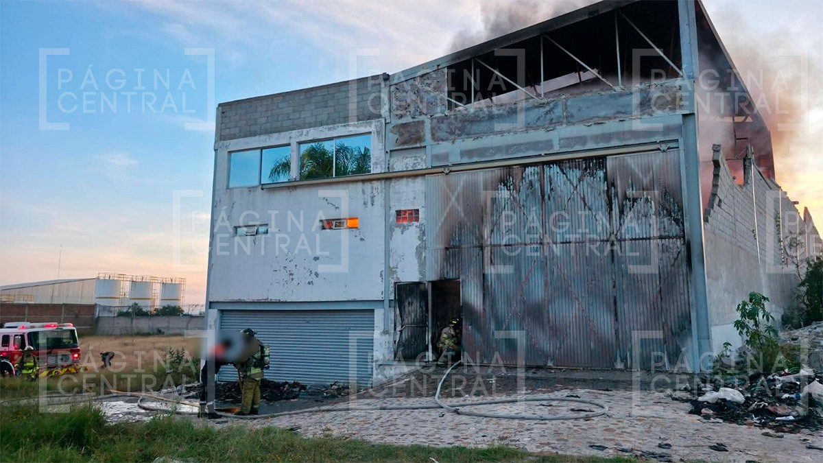 Incendio en tenería del Eje Metropolitano moviliza a cuerpos de emergencia de 3 municipios